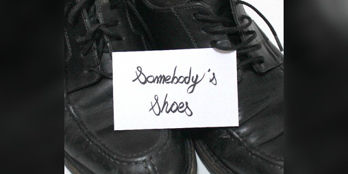 Cover image for Somebody's Shoes