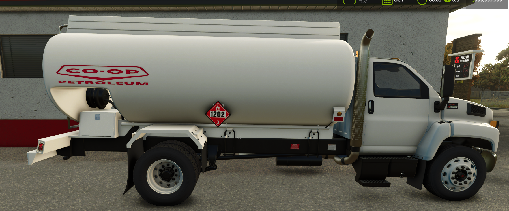Screenshot 2 for FS25 Co-oP Petroleum Fuel Tanker Truck Edit v1