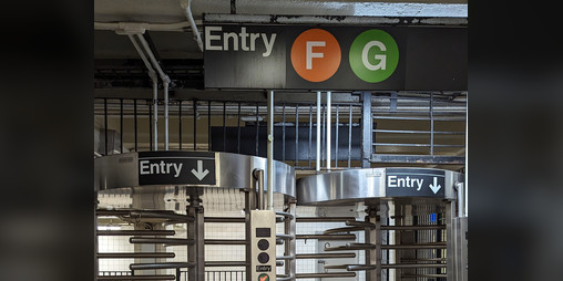 Cover image for Can you find the subway entrance?