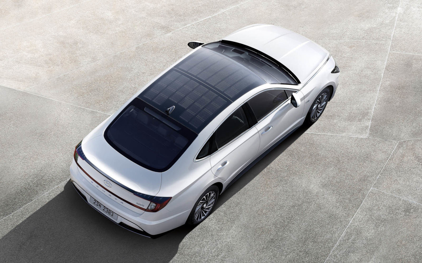 Cover image for Coches con placas solares