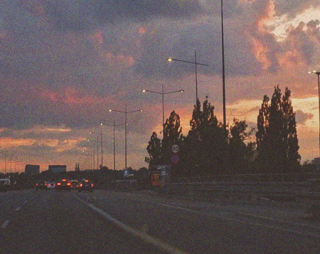 Cover image for Słońce świeci jakoś inaczej