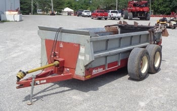 Cover image for New Idea 185 Manure Spreader