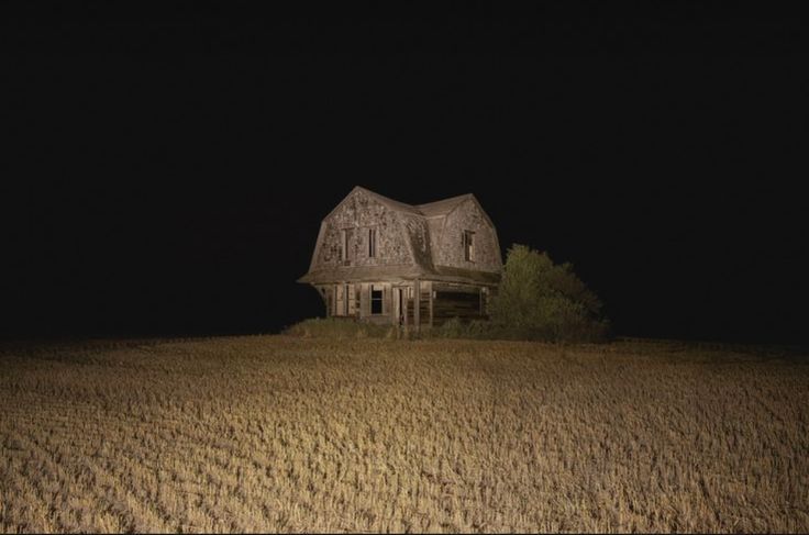 Cover image for The dark cottage