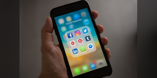 Cover image for The social Game