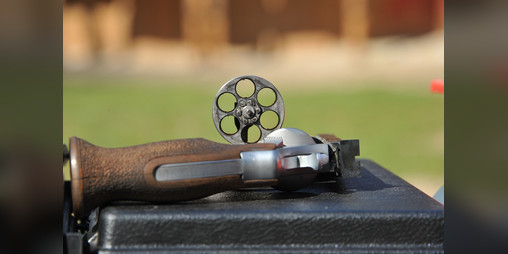 Cover image for sixgun
