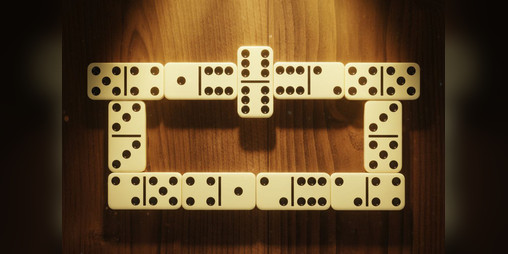 Cover image for Domino: classic version