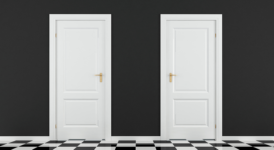 Odetari doors 2. Открытая белая дверь. Закрытая дверь белая. Дверь на белом фоне. Белая дверь на белом фоне.