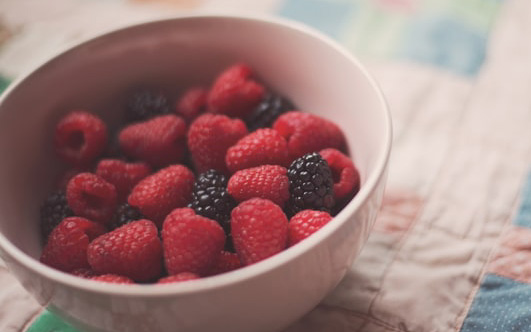 bowl of appetizing raspberries